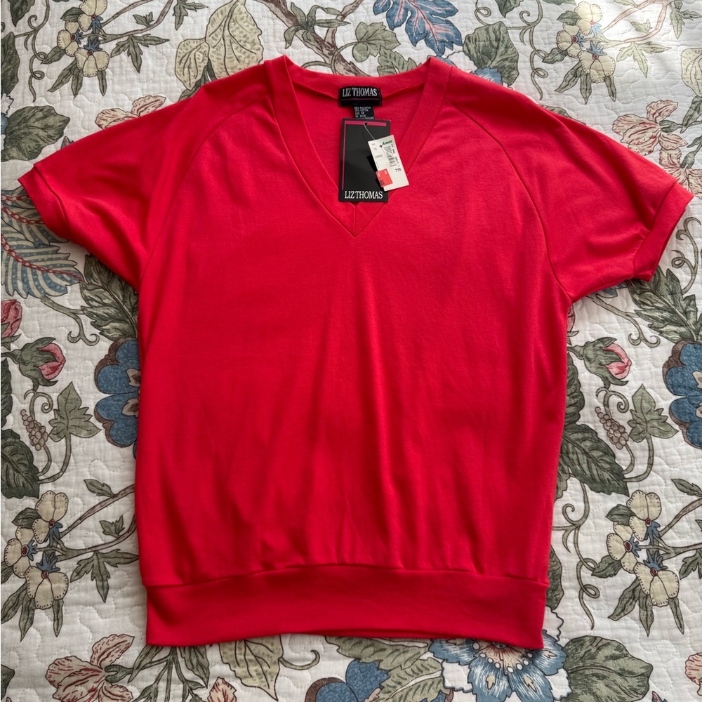 Vintage Liz Thomas Tee from Ames with original tags!